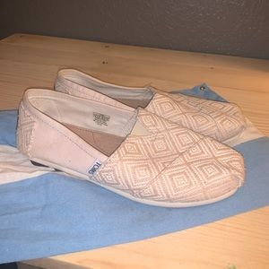 Women’s toms